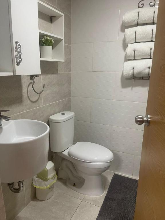 Ванная комната в Apartamento de lujo en la zona colonial