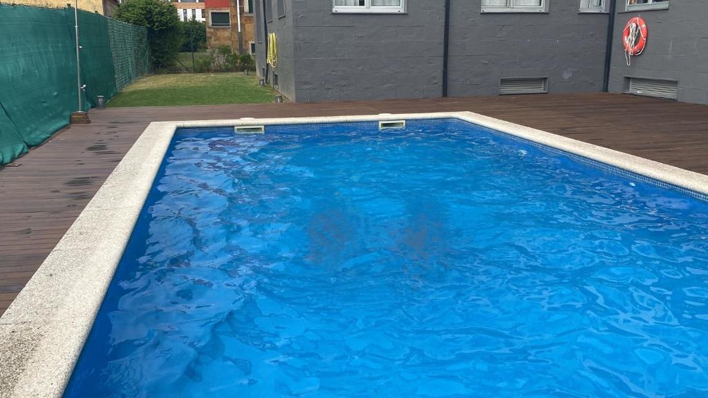 Bazén v ubytovaní Apartamento de playa familiar, piscina y garaje. alebo v jeho blízkosti