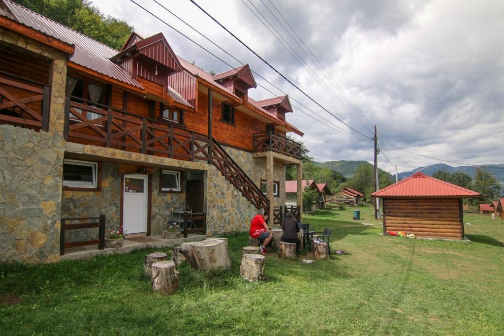 Budova, kde se chata nachází