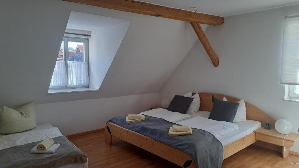 Postel nebo postele na pokoji v ubytování Gasthaus "Garni" Am Viehmarkt