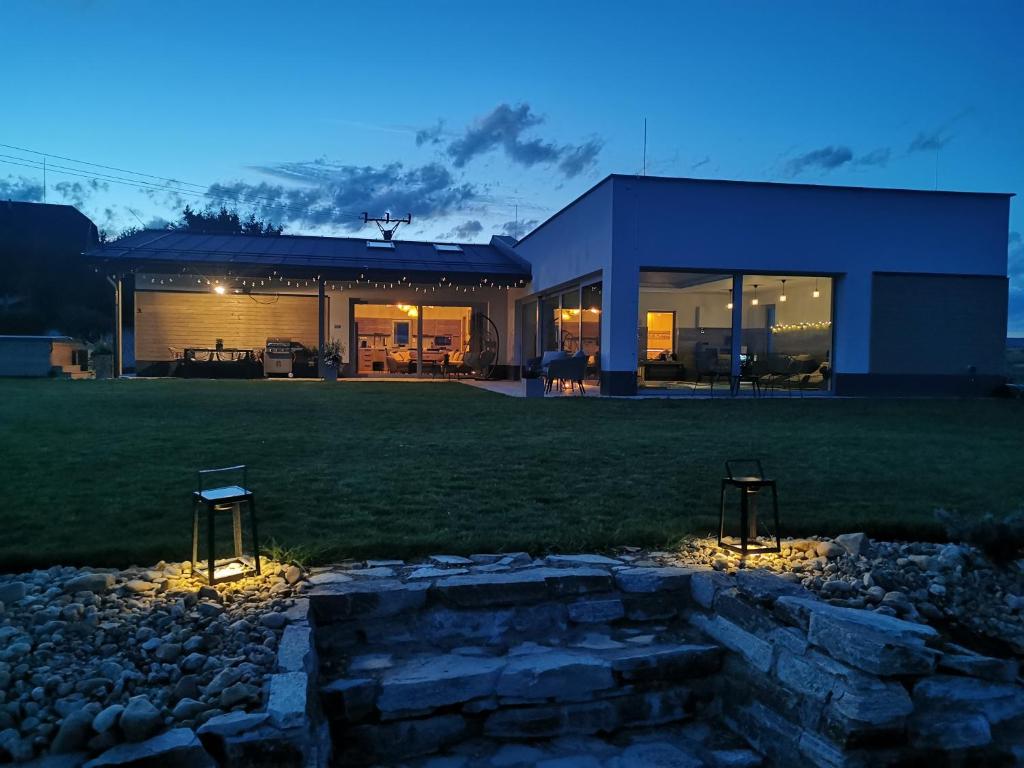 Budova, kde se vila nachází