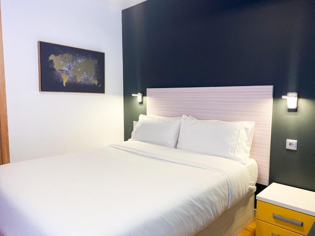 Postel nebo postele na pokoji v ubytování Terraza con Increibles Vistas Para 6 adultos y 2 extra niño - 3 habitaciones - 2 baños - ARINSAL - FREE PARKING l by BonesVacances