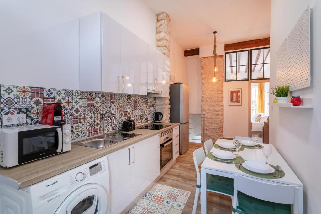 Kuchyň nebo kuchyňský kout v ubytování Bel appartement rustique au cœur d'Alicante