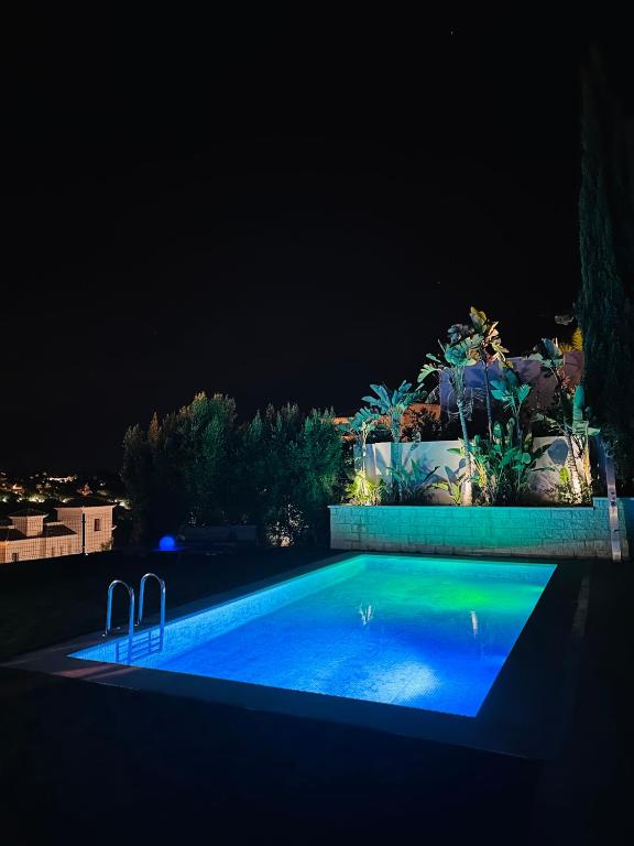 Bazén v ubytování Villa Issa Private Loft in Marbella nebo v jeho okolí