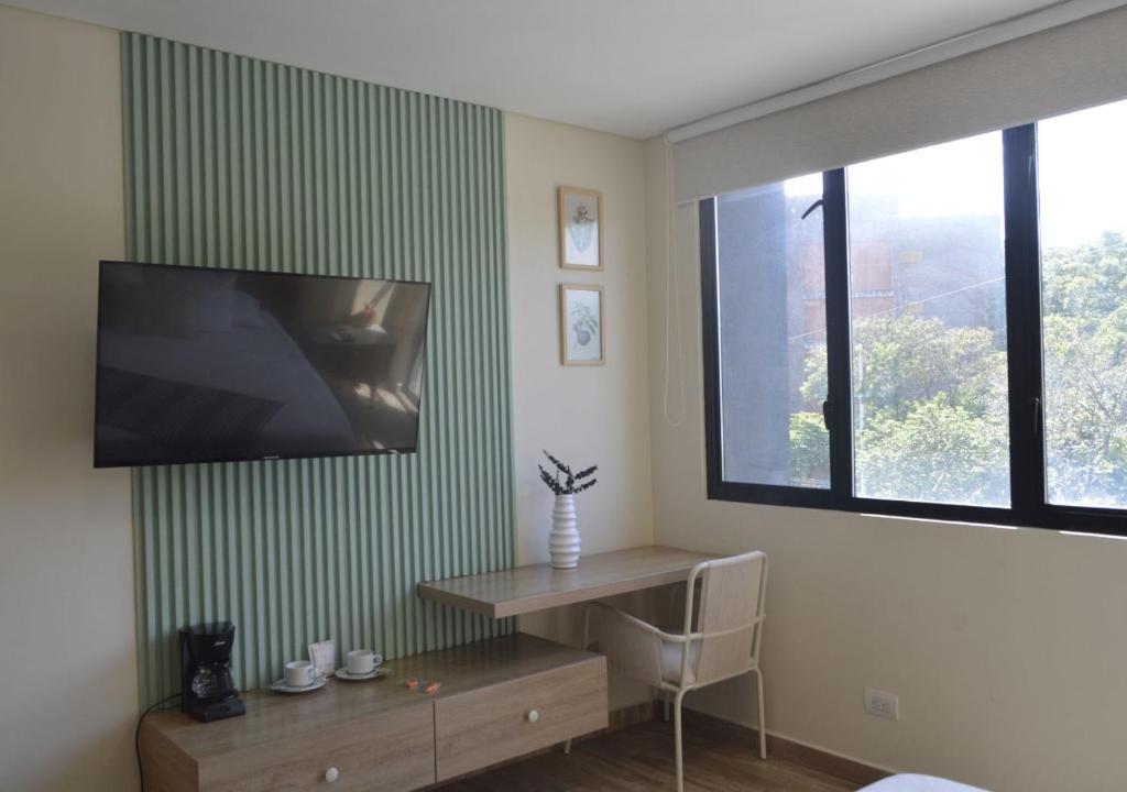 TV a/nebo společenská místnost v ubytování Mythical Hotel Boutique