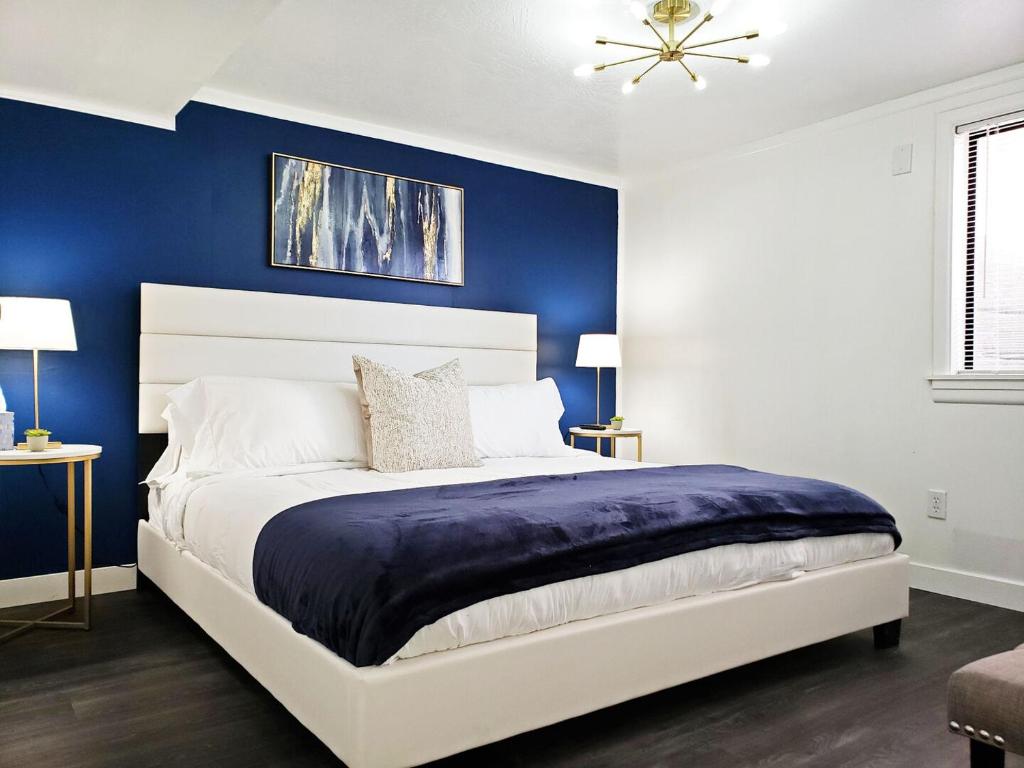 a bedroom with a bed with a blue wall at New on Bsu Campus 3 beds Fully Remodeled in Boise