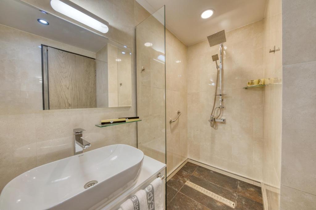 Koupelna v ubytování Expocore Hotel