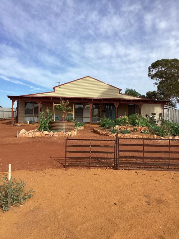 Best private home in Menzies, Menzies Updated 2024 Prices