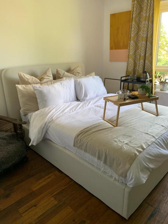 Light & Airy Oasis