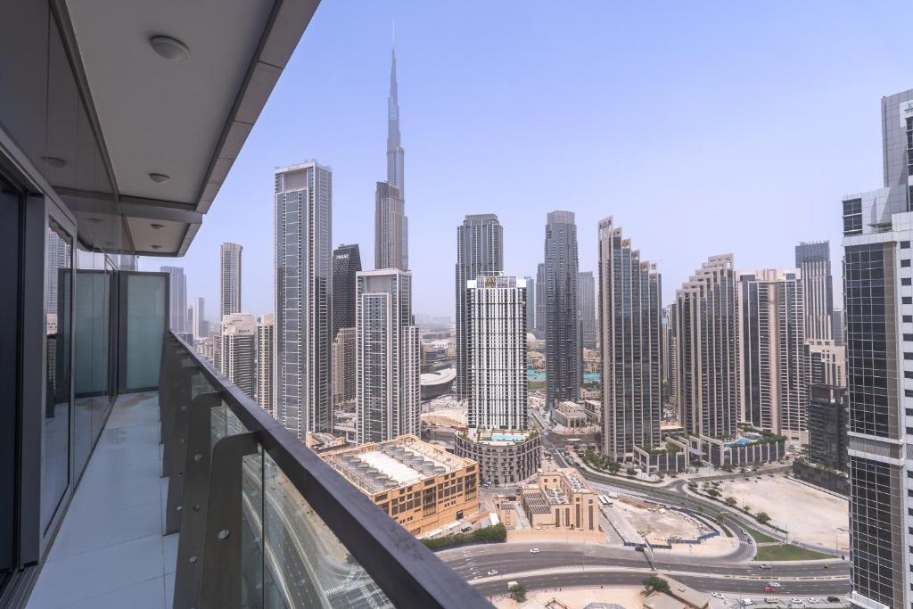 Nespecifikovaný výhled na destinaci Dubaj nebo výhled na město při pohledu z apartmánu
