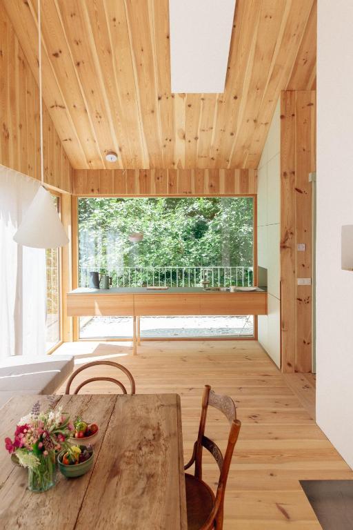 Fotografie z fotogalerie ubytování baumhaus buchengrün v destinaci Dobl-Zwaring