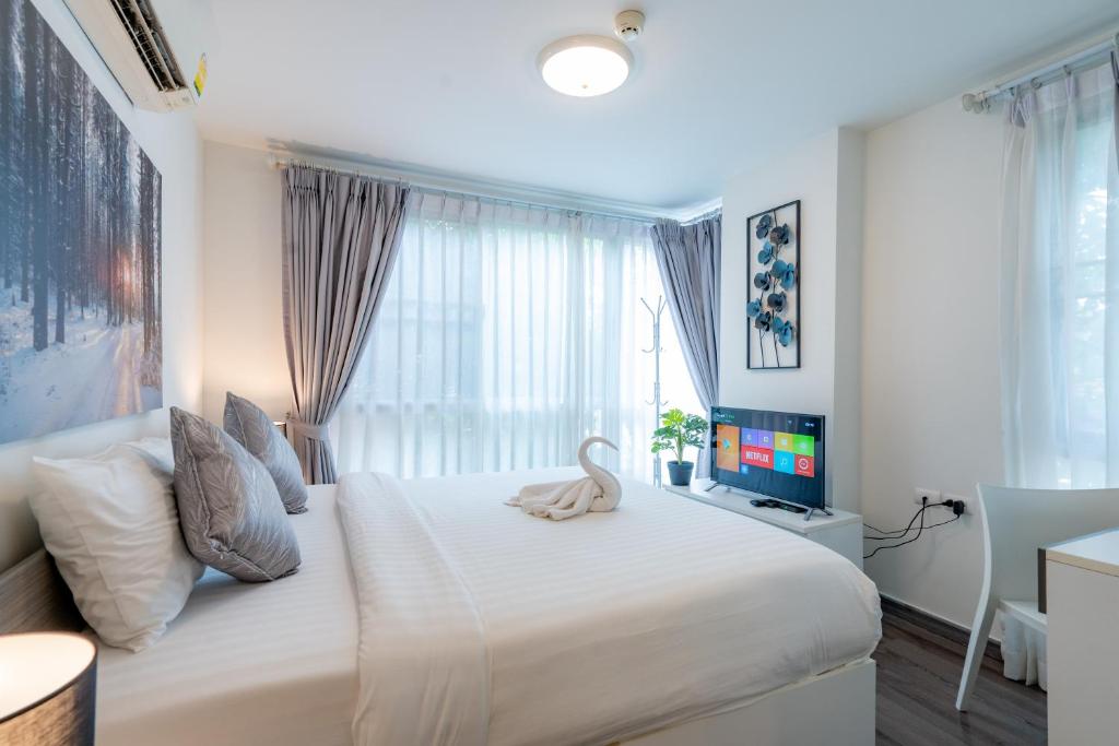 a bedroom with a large bed with a swan on it at Luxury 2 bedroom Condo Old city 168 in Chiang Mai