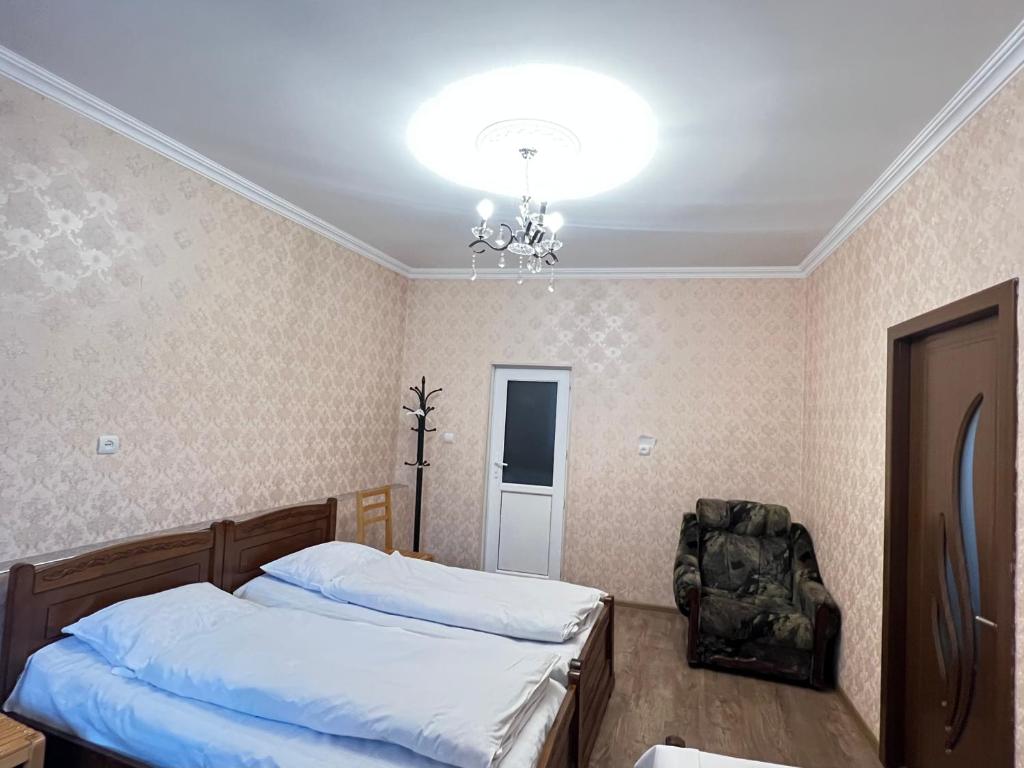 Postel nebo postele na pokoji v ubytování Mikheil Pitskhelauri Guest House