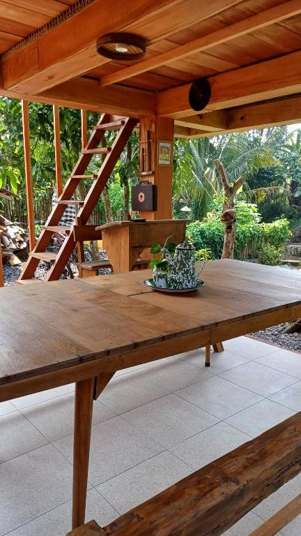 Balkón nebo terasa v ubytování Omah Kepel Yogyakarta