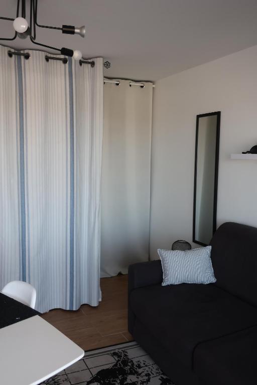 Posteľ alebo postele v izbe v ubytovaní Studio Valras vue Port et Mer Wi-Fi gratuit