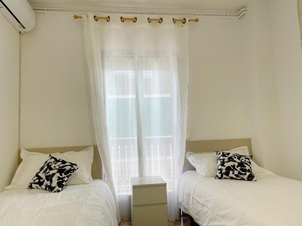 Pensión el Carmen - Twin Room With Private Bathroom