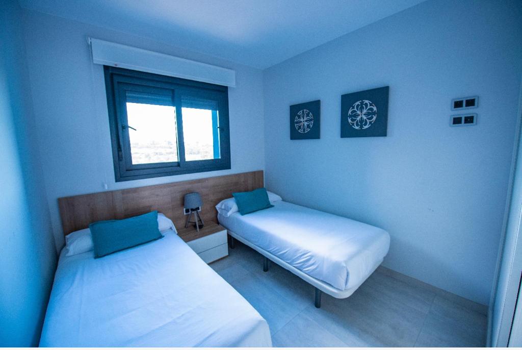 Postel nebo postele na pokoji v ubytování Apartment Sunset Waves Poniente