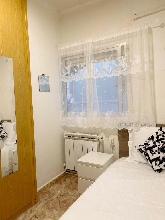 Pensión el Carmen - Single Room With Private Bathroom