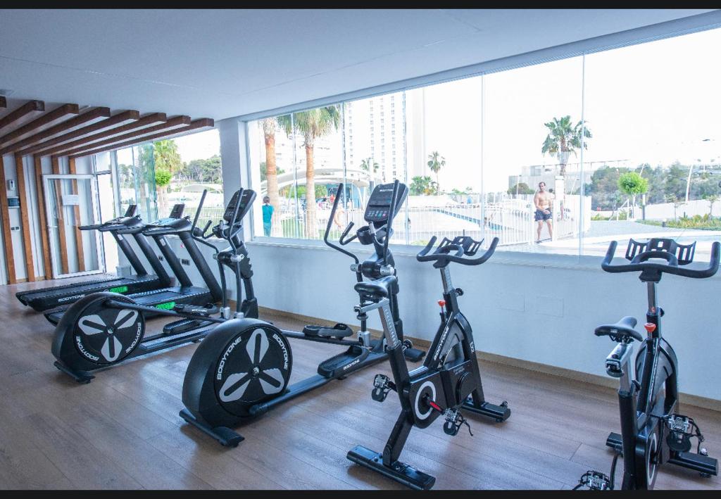 Fitness centrum a/nebo fitness zařízení v ubytování Apartment Sunset Waves Poniente