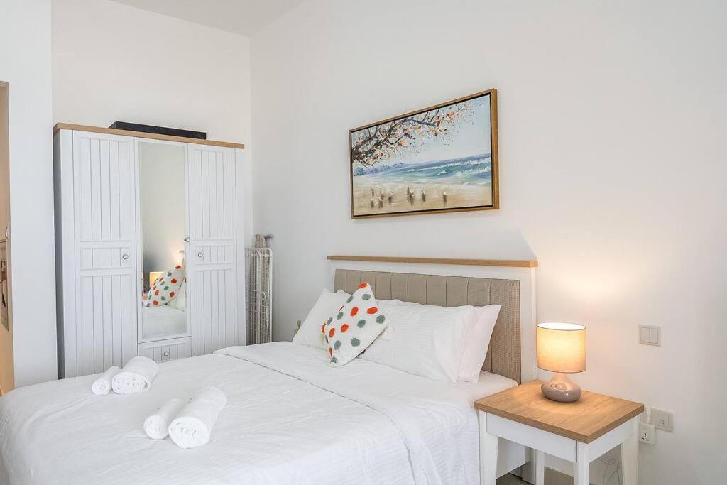 Postel nebo postele na pokoji v ubytování Serene Studio & Sea View & Brand New Listing