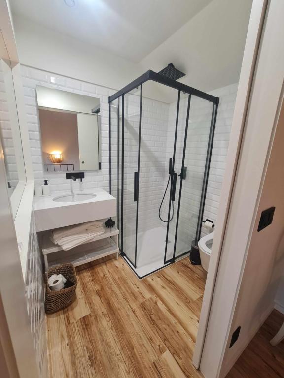Um banheiro em Ermo Loft - Casas do Ermo