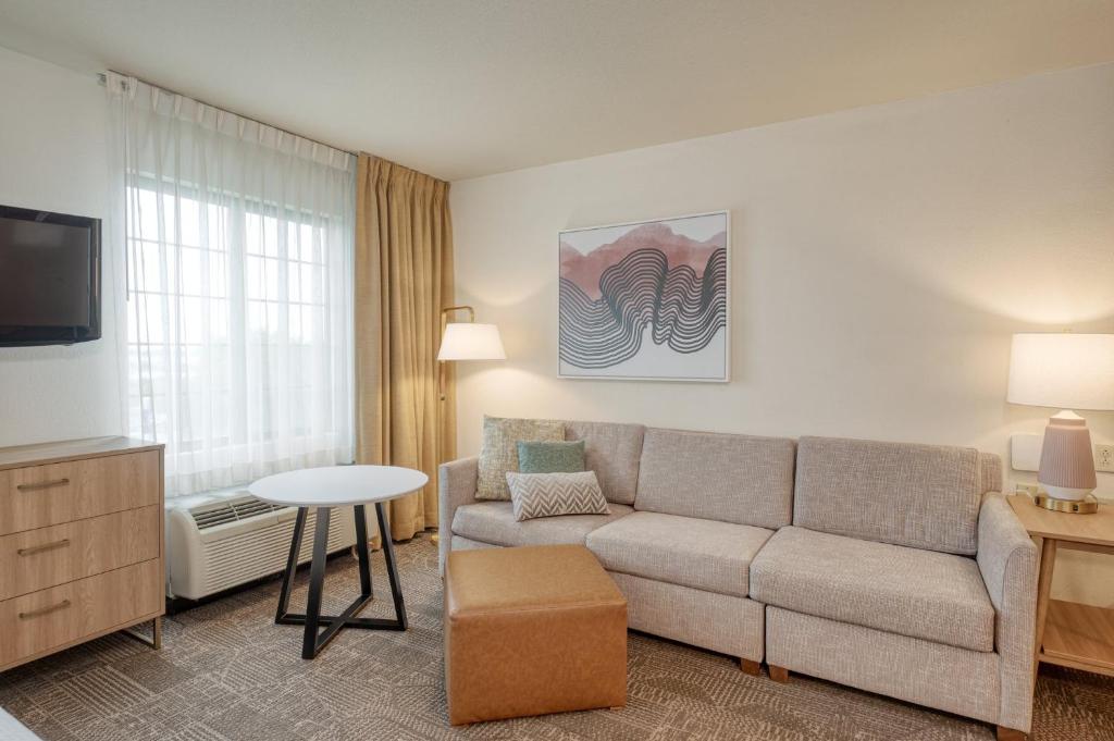 Staybridge Suites Allentown Airport Lehigh Valley, an IHG Hotel - Studio Queen Suite