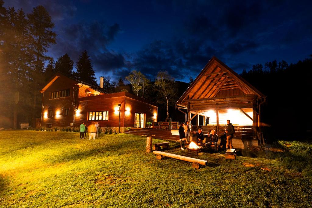Vonkajšia záhrada v ubytovaní Villa Drosera s wellnessom, Račkova dolina v Západných Tatrách