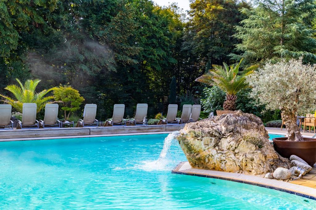 Bazén v ubytování Hotel im Park nebo v jeho okolí