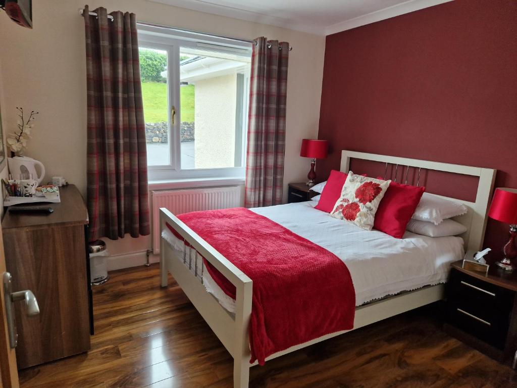 Postel nebo postele na pokoji v ubytování Skeabostview B&B