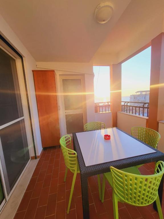 Sea View Apartment 65 - Image 4