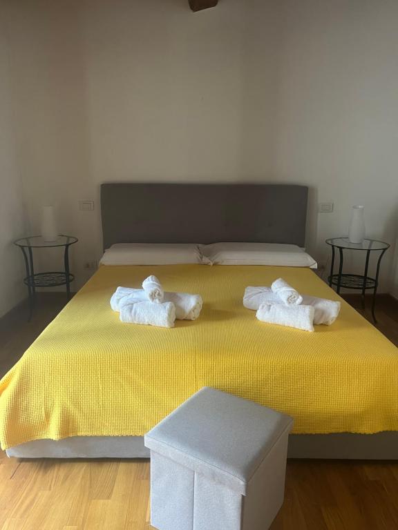 a bed with two towels on top of it at Charming Townhouse with Garden in Impruneta