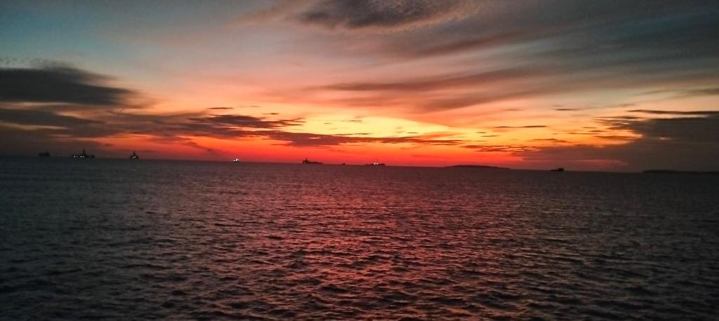 a sunset over a large body of water at Bulan madu in Alor Setar