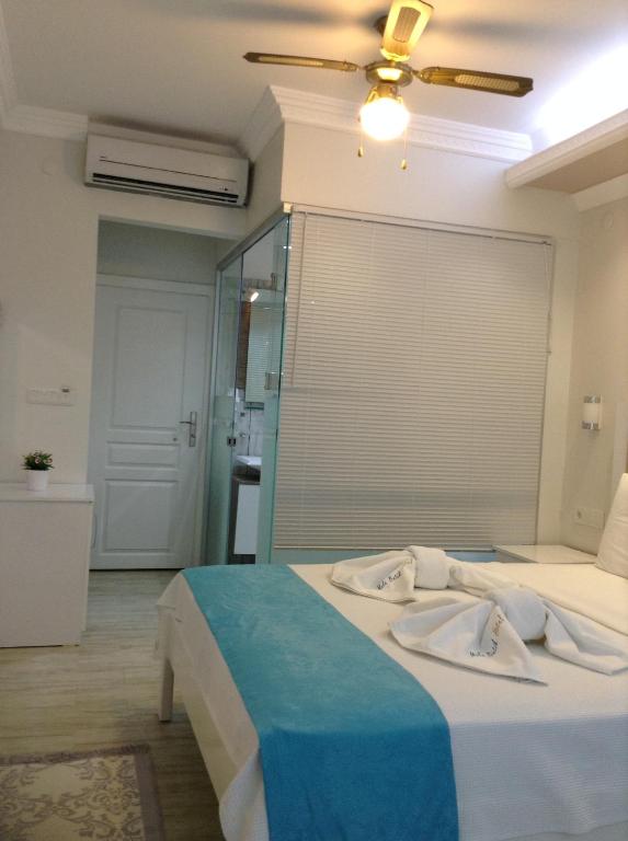 Postel nebo postele na pokoji v ubytování Mola Hotel