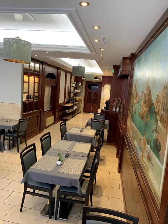 Restaurace v ubytování Hotel Admiral