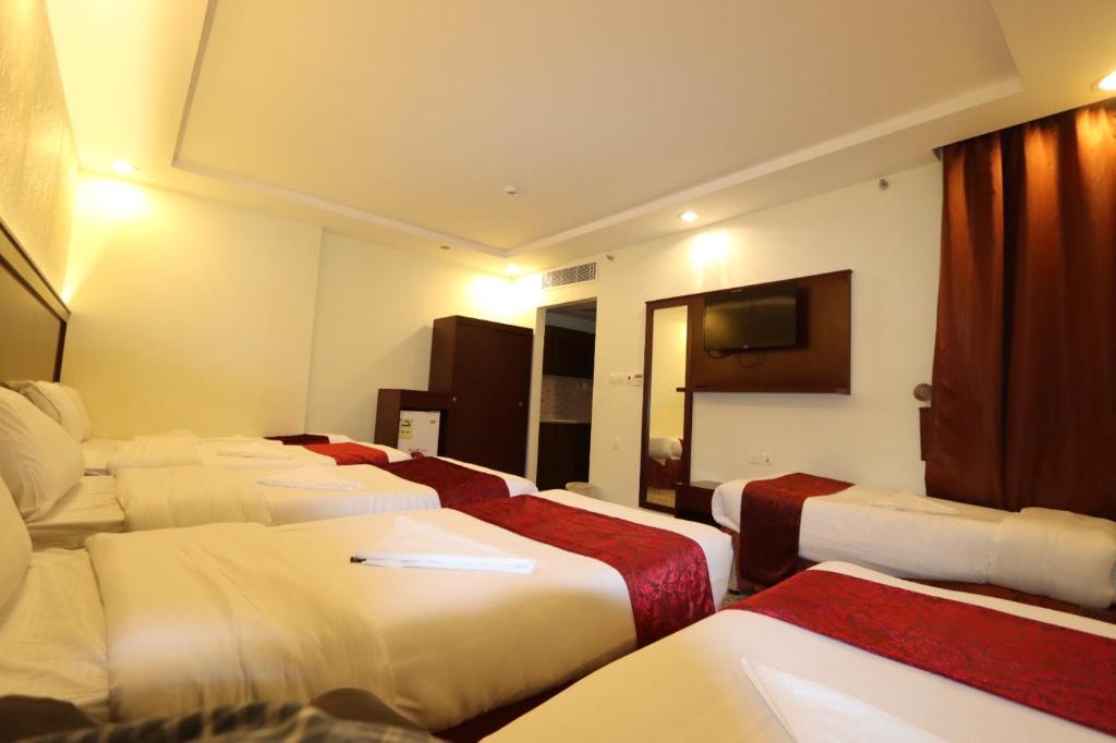 Ένα ή περισσότερα κρεβάτια σε δωμάτιο στο Aayan Gulf Hotel for Hotel Rooms- Close to free bus station