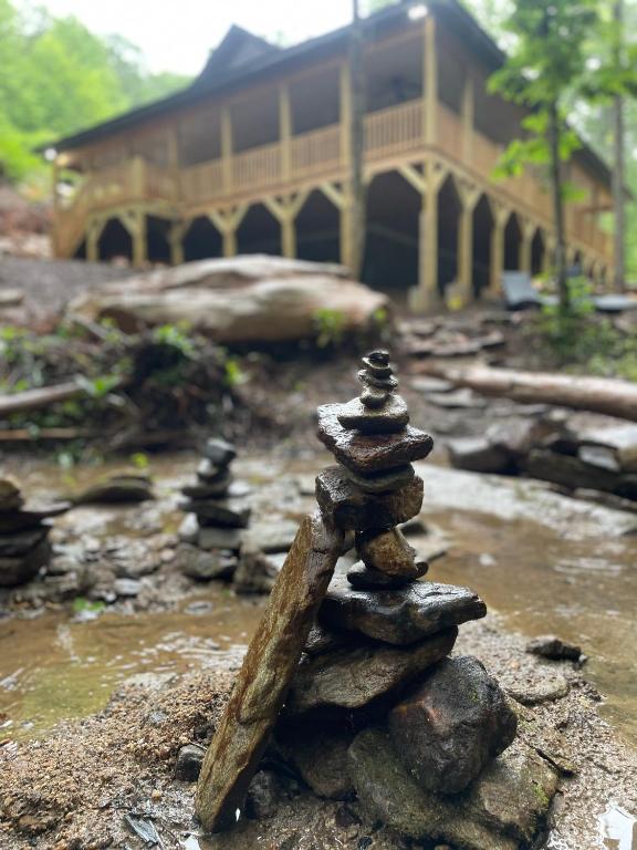 A Creekside Cottage 7 acres, Sliding Rock, Waterfalls & Hiking, Old ...