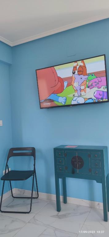 Telewizja i/lub zestaw kina domowego w obiekcie Apartamento Zona Playa y centro Ciudad