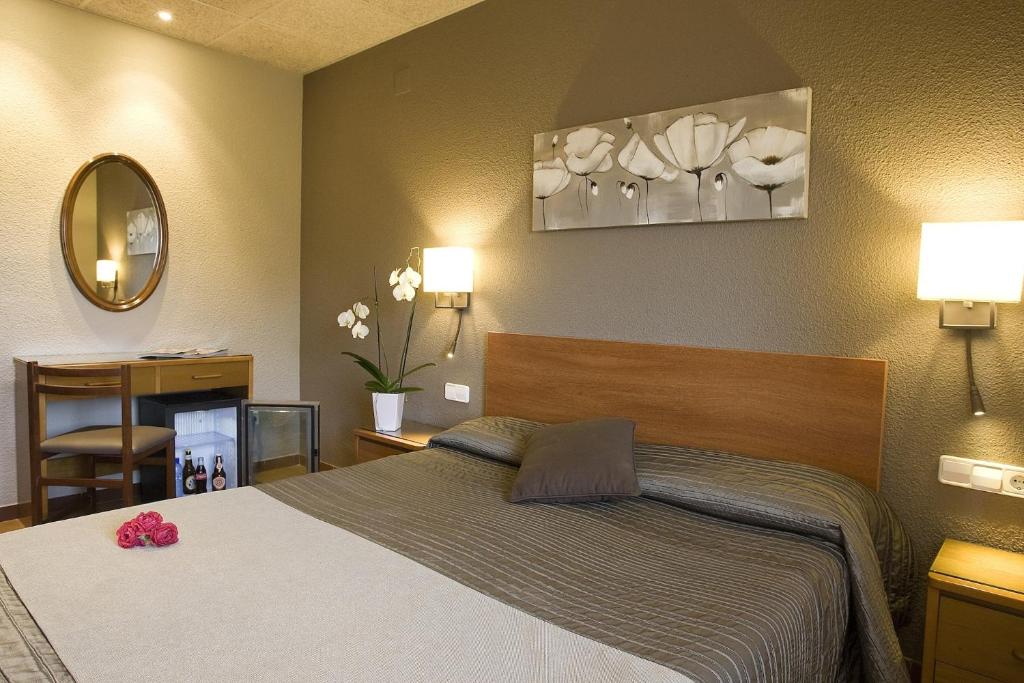 Postel nebo postele na pokoji v ubytování Hostal Barris