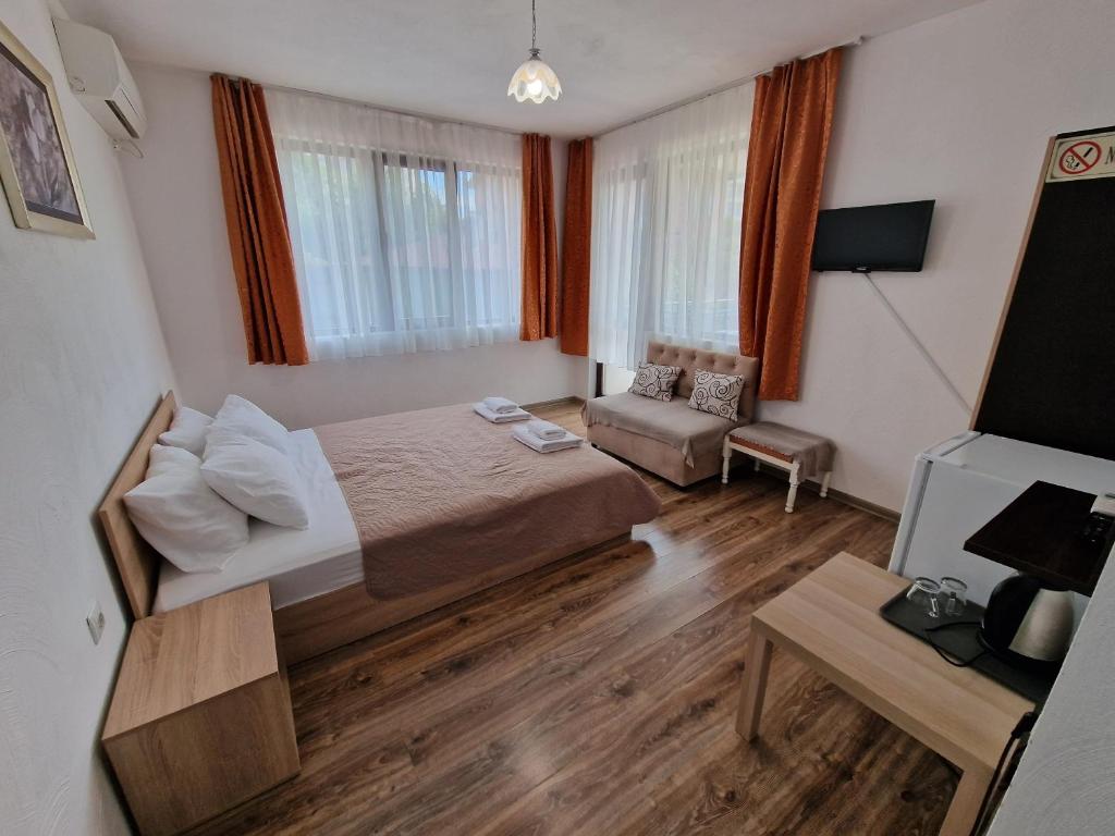 TV a/nebo společenská místnost v ubytování Hotel My House