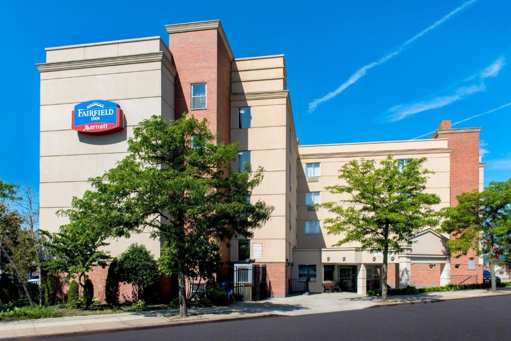 une représentation de l'avant d'un hôtel dans l'établissement Fairfield Inn by Marriott New York LaGuardia Airport/Flushing, à Queens