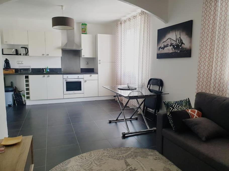 Appartement dans maison Catalane a Bages tesisinde mutfak veya mini mutfak