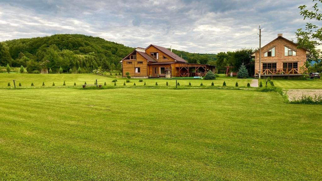 Маєток на Озерах - Haus Mit Drei Schlafzimmern