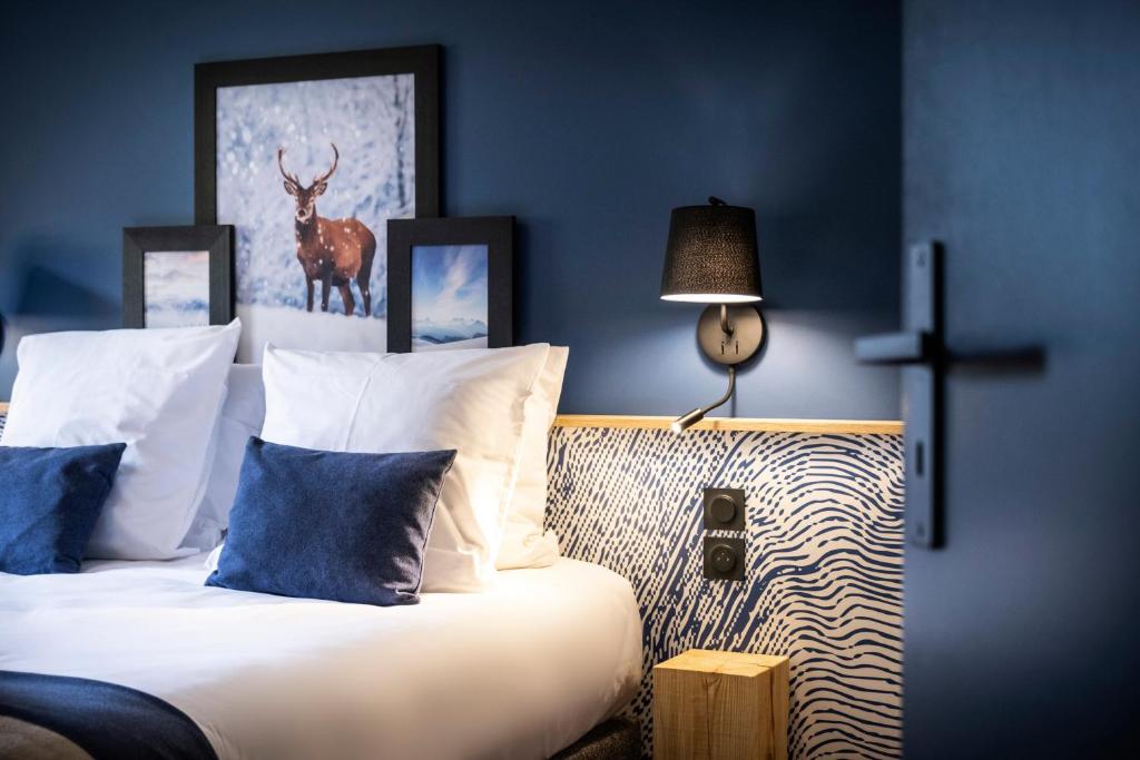 a bedroom with a bed with a cross on the wall at Résidence Club MMV Le Silvana in Risoul
