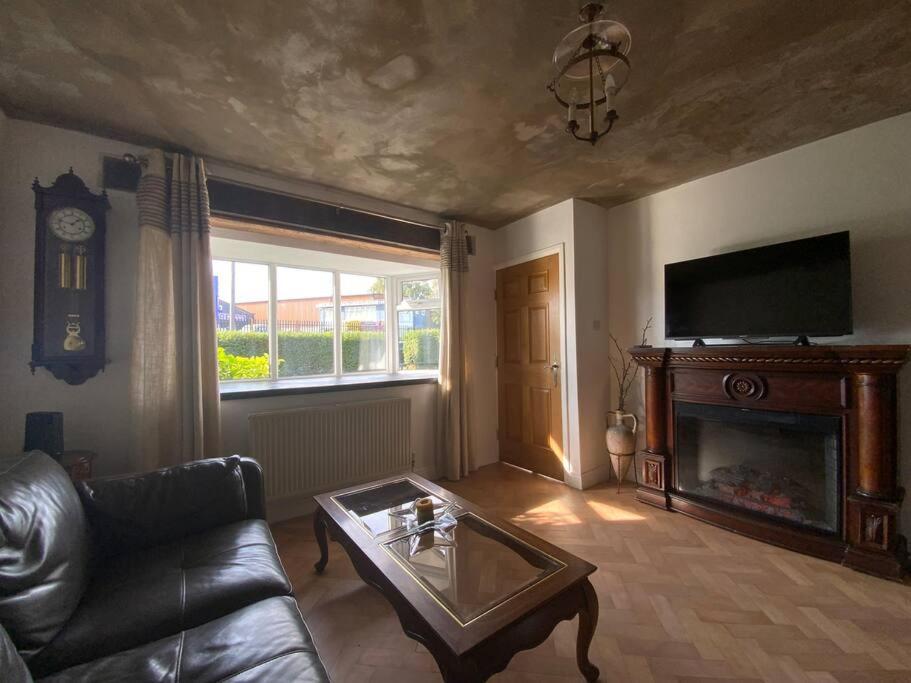 Rustic Elegance Leeds home, Killingbeck (updated prices 2024)
