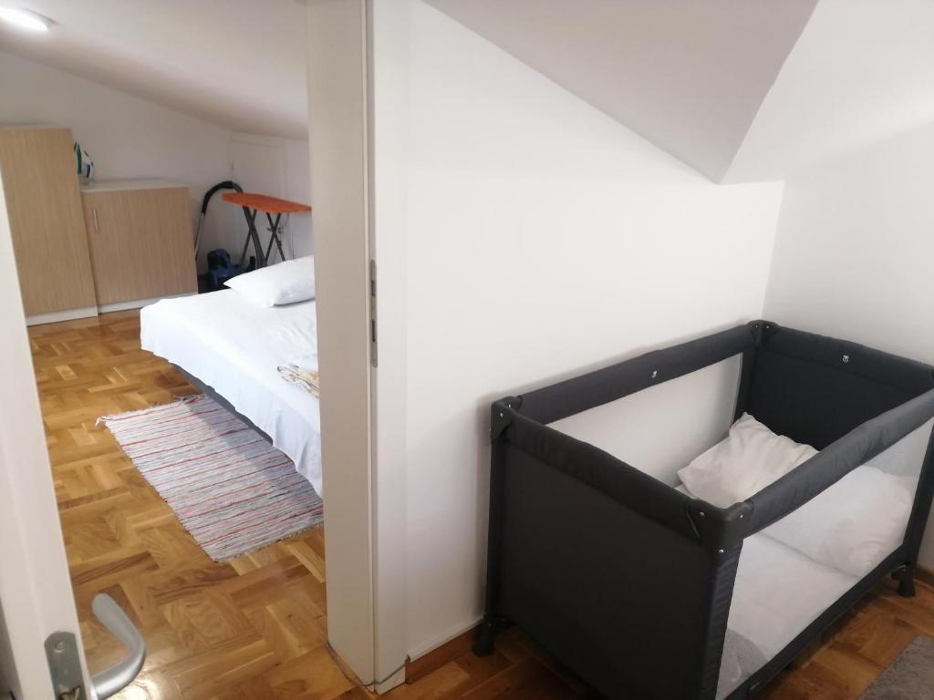 Postel nebo postele na pokoji v ubytování Apartman MIA Centar