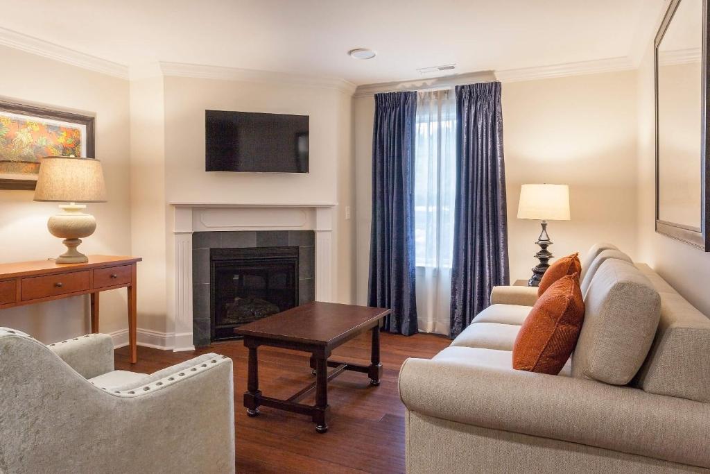 Bluegreen Vacations Patrick Henry Square, an Ascend Collection Resort photo