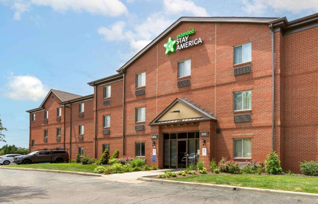 a large red brick building with a lizard sign on it at Extended Stay America Suites - Toledo - Maumee in Maumee