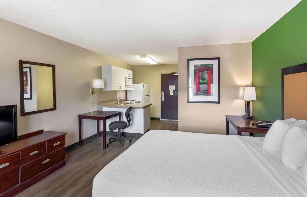 Postel nebo postele na pokoji v ubytování Extended Stay America Select Suites - Salt Lake City - Union Park