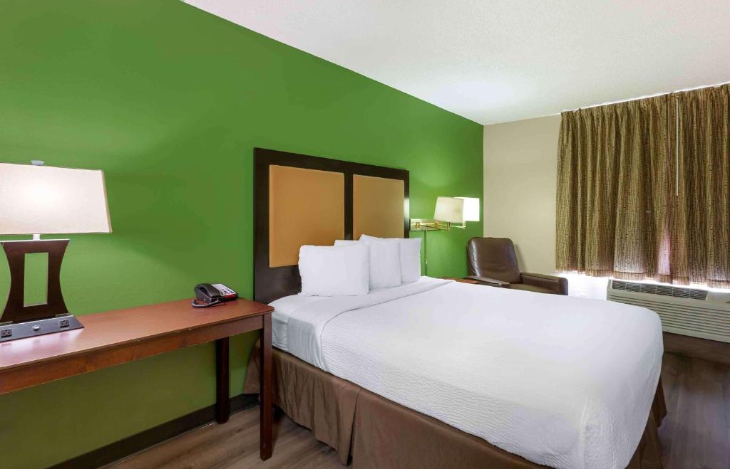 Postel nebo postele na pokoji v ubytování Extended Stay America Select Suites - Salt Lake City - Union Park
