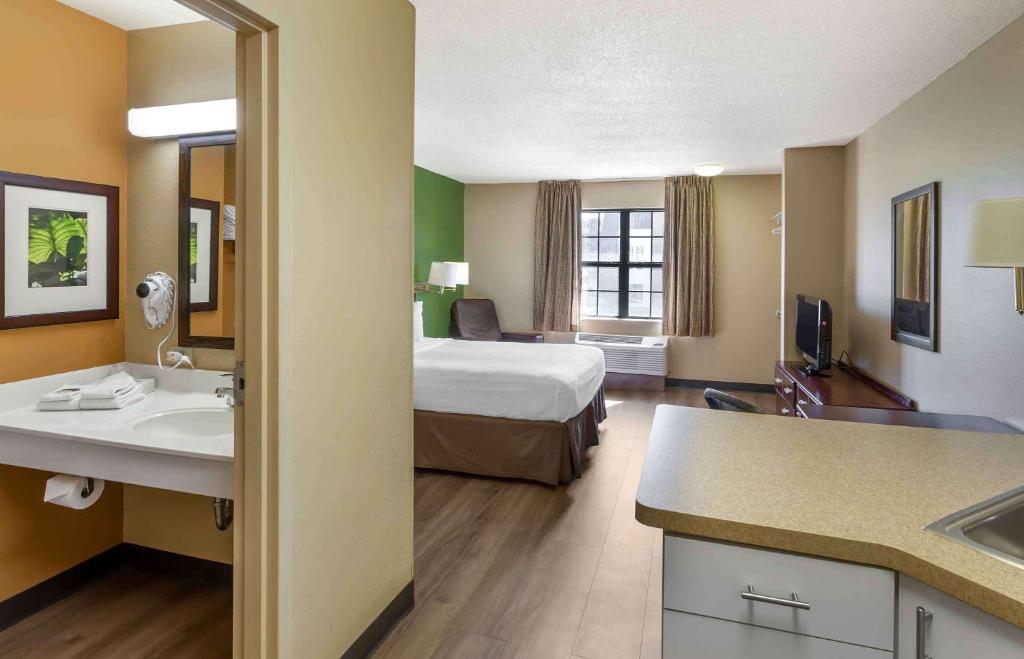 Postel nebo postele na pokoji v ubytování Extended Stay America Select Suites - Salt Lake City - Union Park